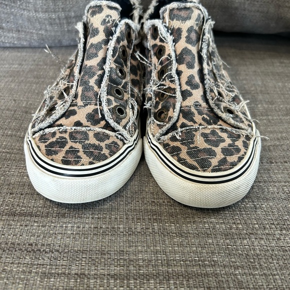 Blowfish Ladies Slip on animal print fashion sneakers, Size 7 - Picture 2 of 9